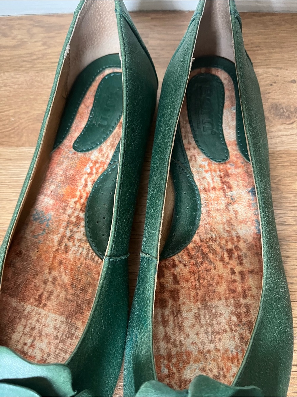 Born (Børn) Green Leather Flower-Toe Ballet Flats – Women's Size 9 - Picture 3 of 6